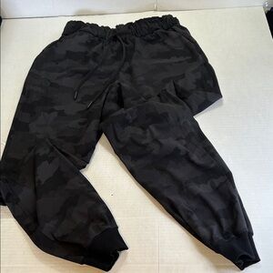 LULULEMON ATHLETIC JOGGER STRETCH HIGH RISE IN HERITAGE CAMO PANTS SZ 6